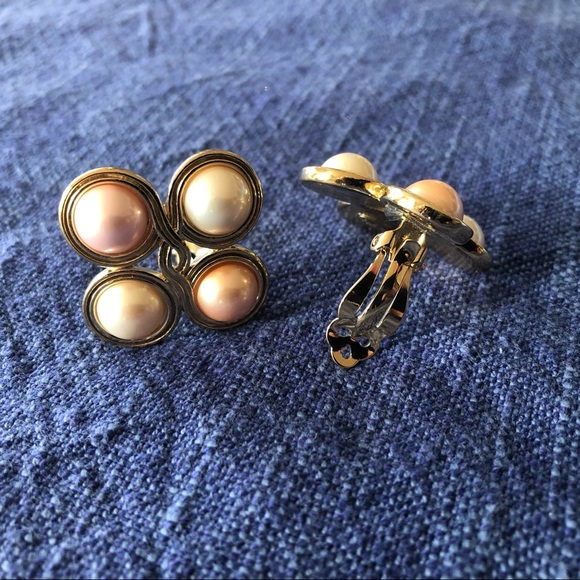 Vintage TRIFARI Faux Pastel Pearl Clip-On Earrings - Picture 4 of 9